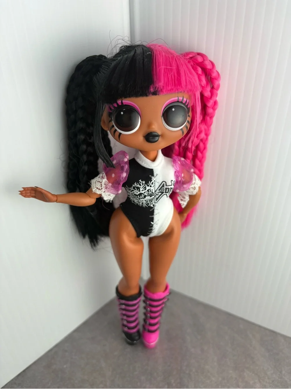 L.O.L. Surprise OMG Remix Rock Metal Chick Doll Clothes and Boots